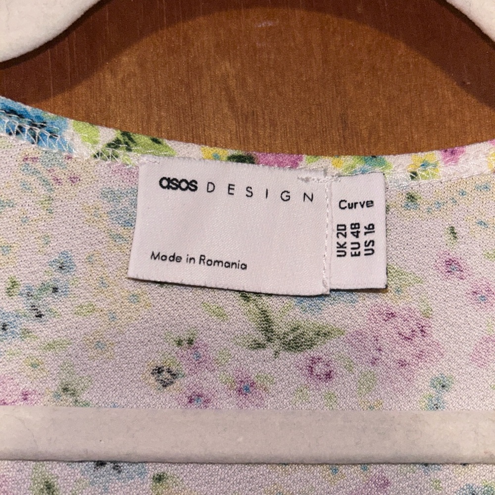 ASOS DESIGN short sleeve midi tea dress with ruched bust in pastel floral - Picture 5 of 6